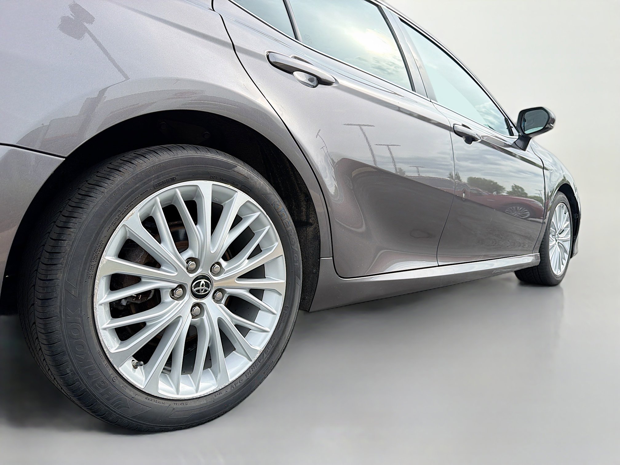 Used 2018 Toyota Camry XLE FWD image 13
