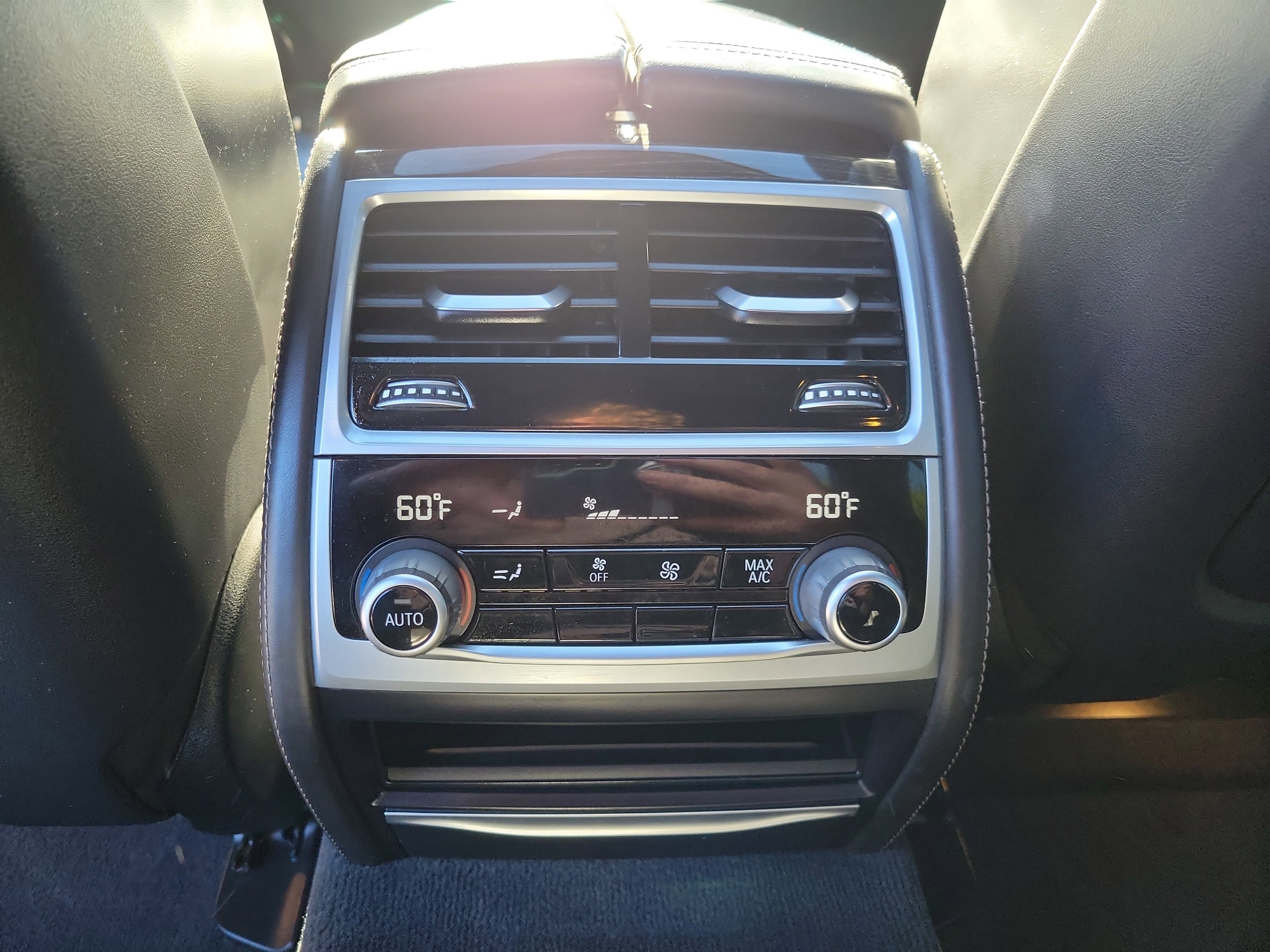 Used 2021 BMW 750i xDrive w/ M Sport Package image 19