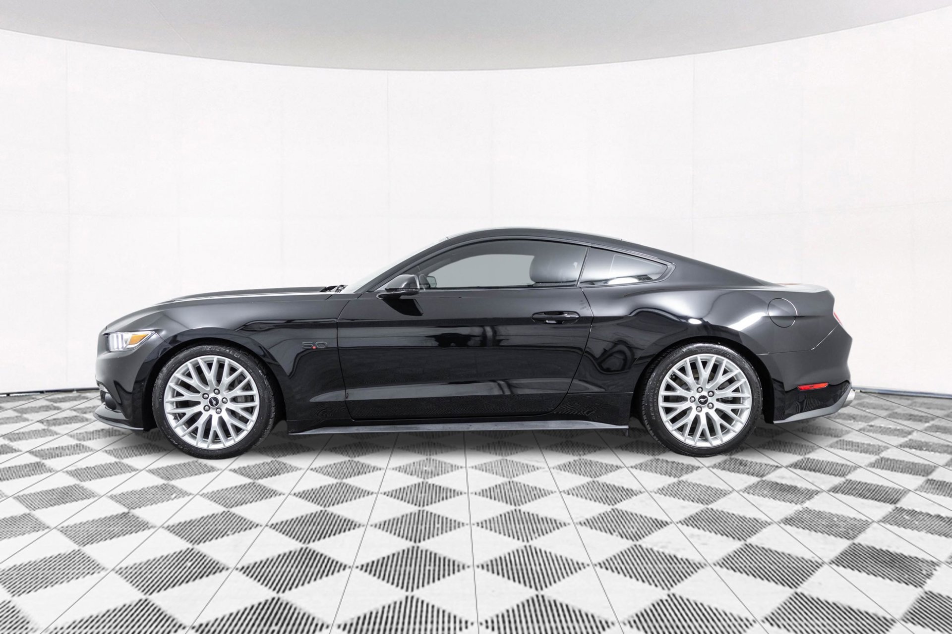 Used 2016 Ford Mustang GT Premium w/ Equipment Group 401A RWD image 14