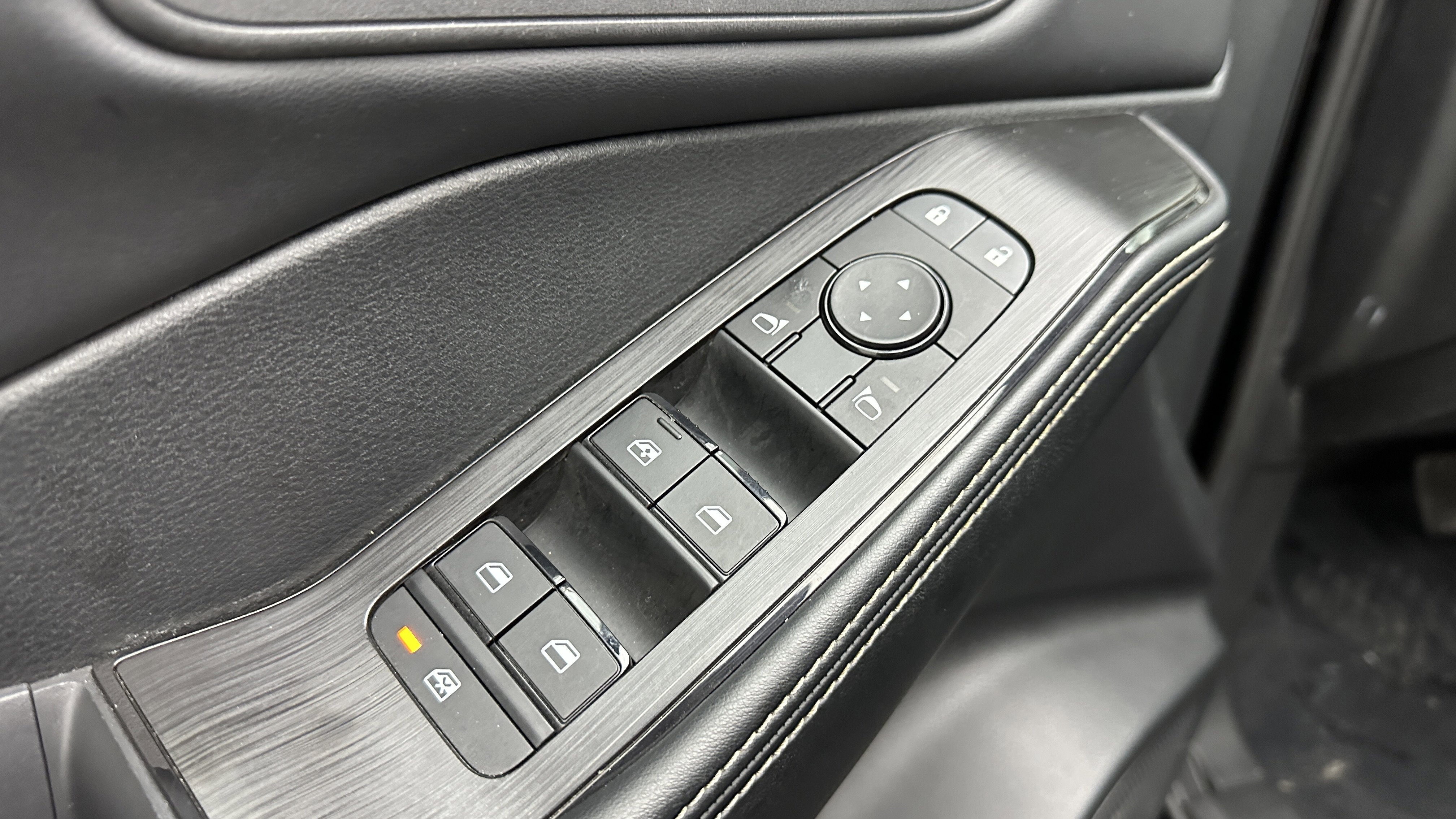 Used 2025 Nissan Rogue SV image 12