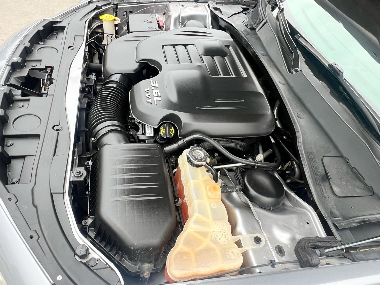 Used 2017 Chrysler 300 C RWD image 30