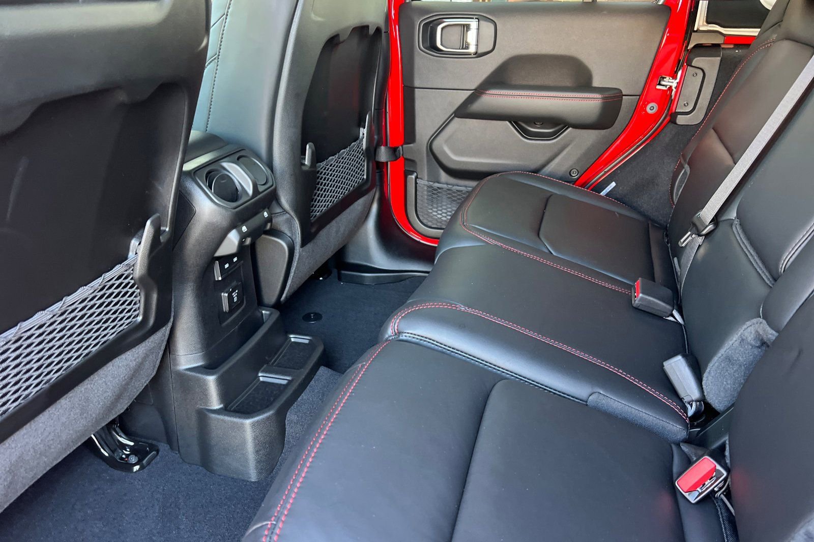 New 2026 Jeep Wrangler Unlimited Rubicon AWD/4WD image 8