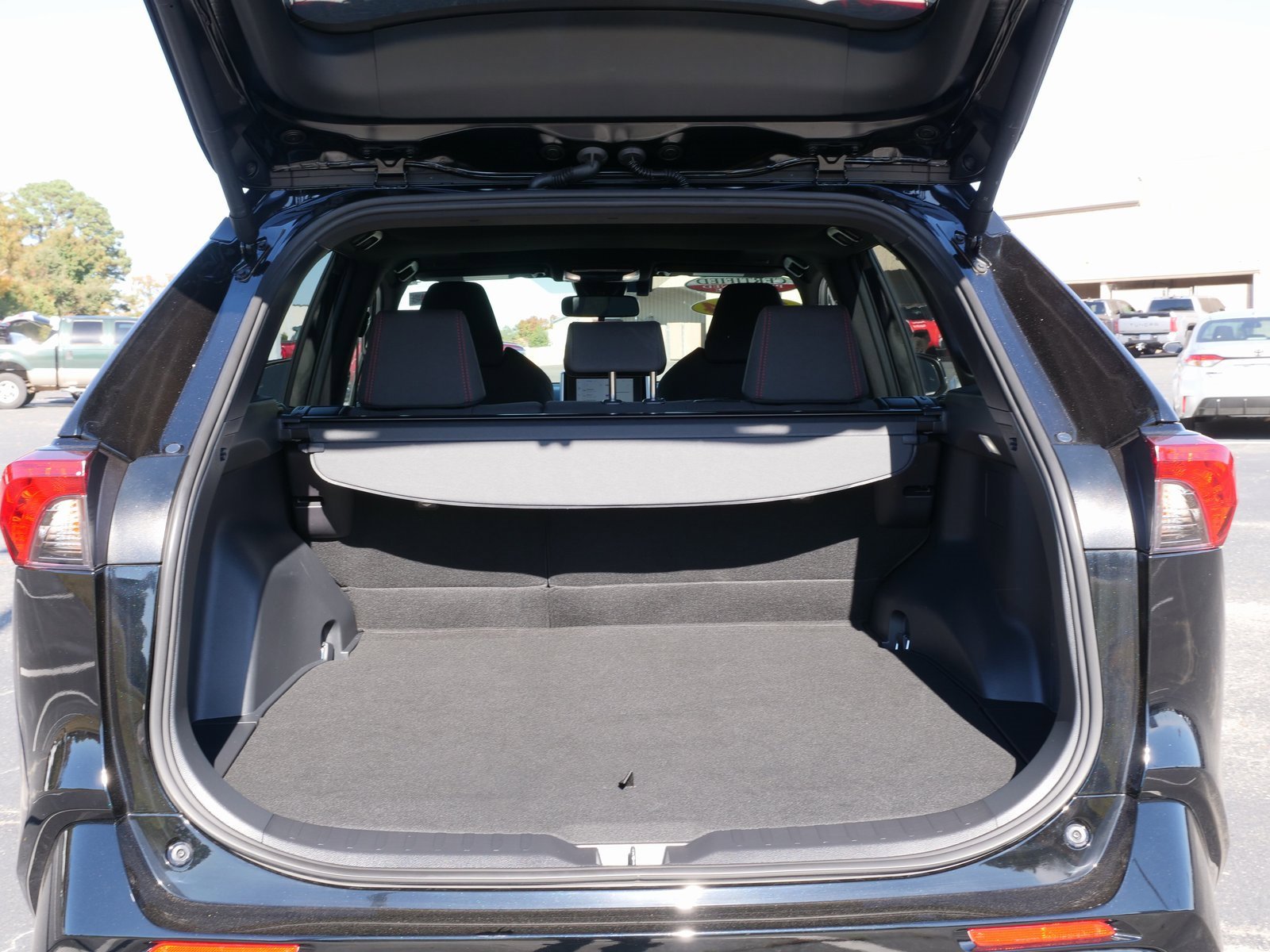 Used 2024 Toyota RAV4 SE image 13