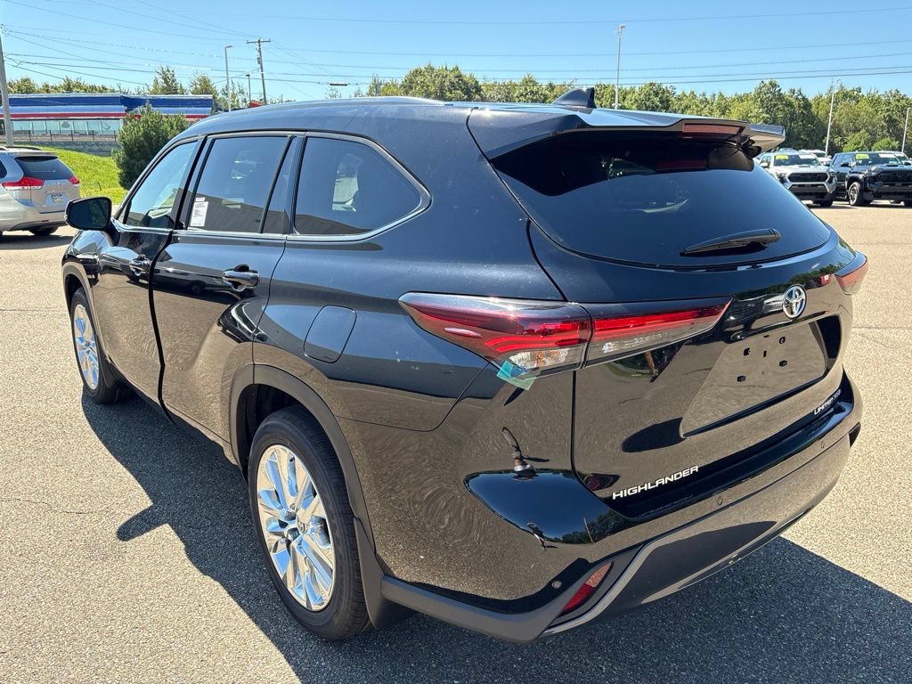 Used 2026 Toyota Highlander Limited AWD/4WD image 4