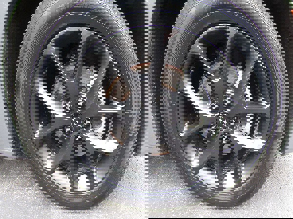 Used 2025 Chrysler Pacifica Limited image 34