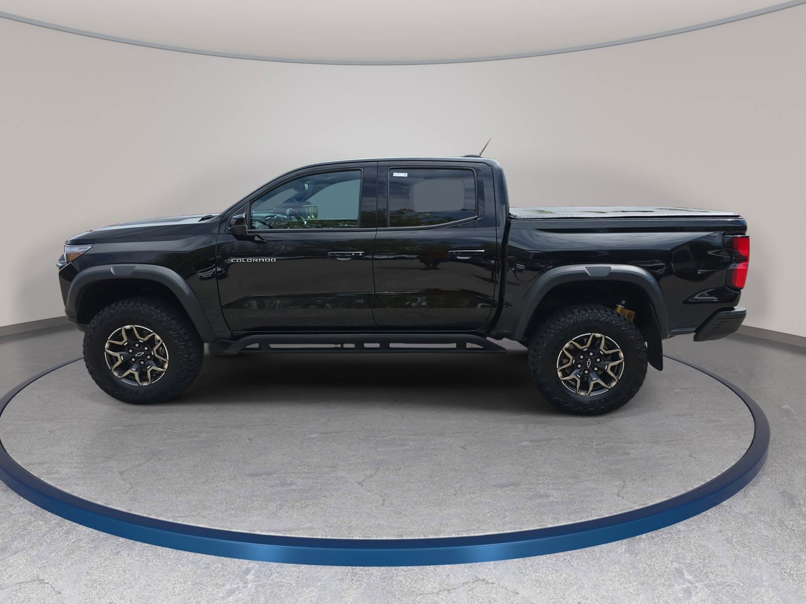 Used 2024 Chevrolet Colorado ZR2 w/ Technology Package image 8