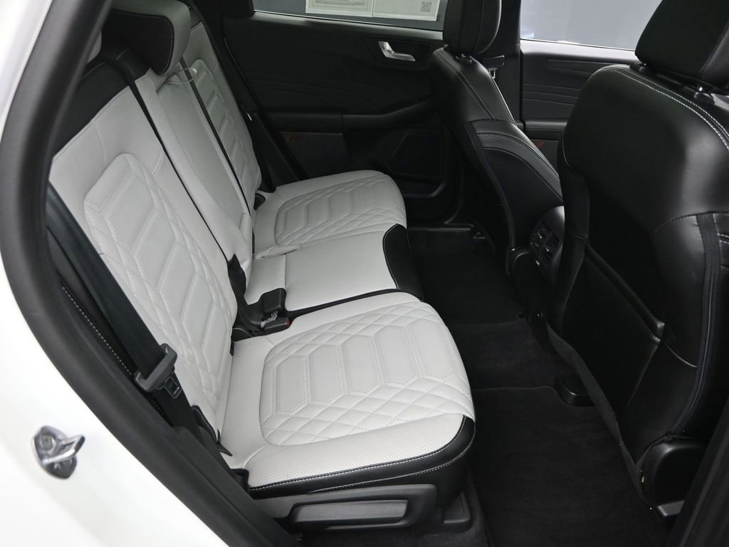 Used 2023 Ford Escape Platinum w/ Premium Technology Package image 9