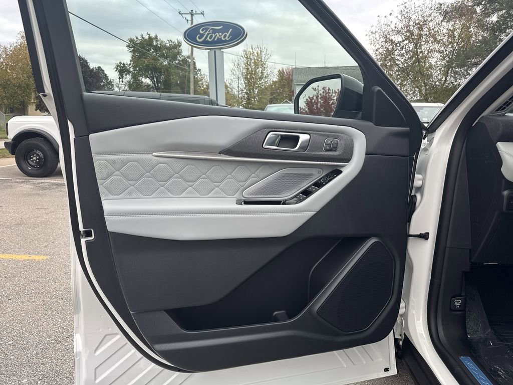 New 2026 Ford Explorer Platinum image 18