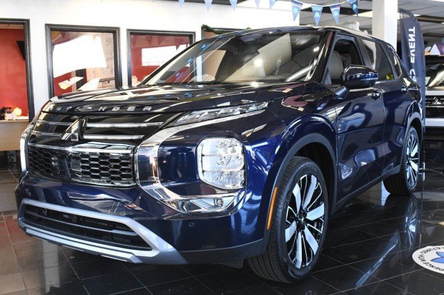New 2026 Mitsubishi Outlander SE AWD/4WD image 1