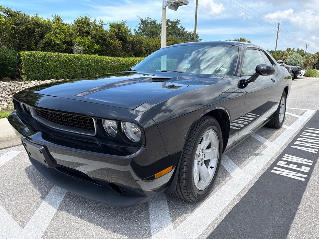 Used 2012 Dodge Challenger SXT RWD image 1
