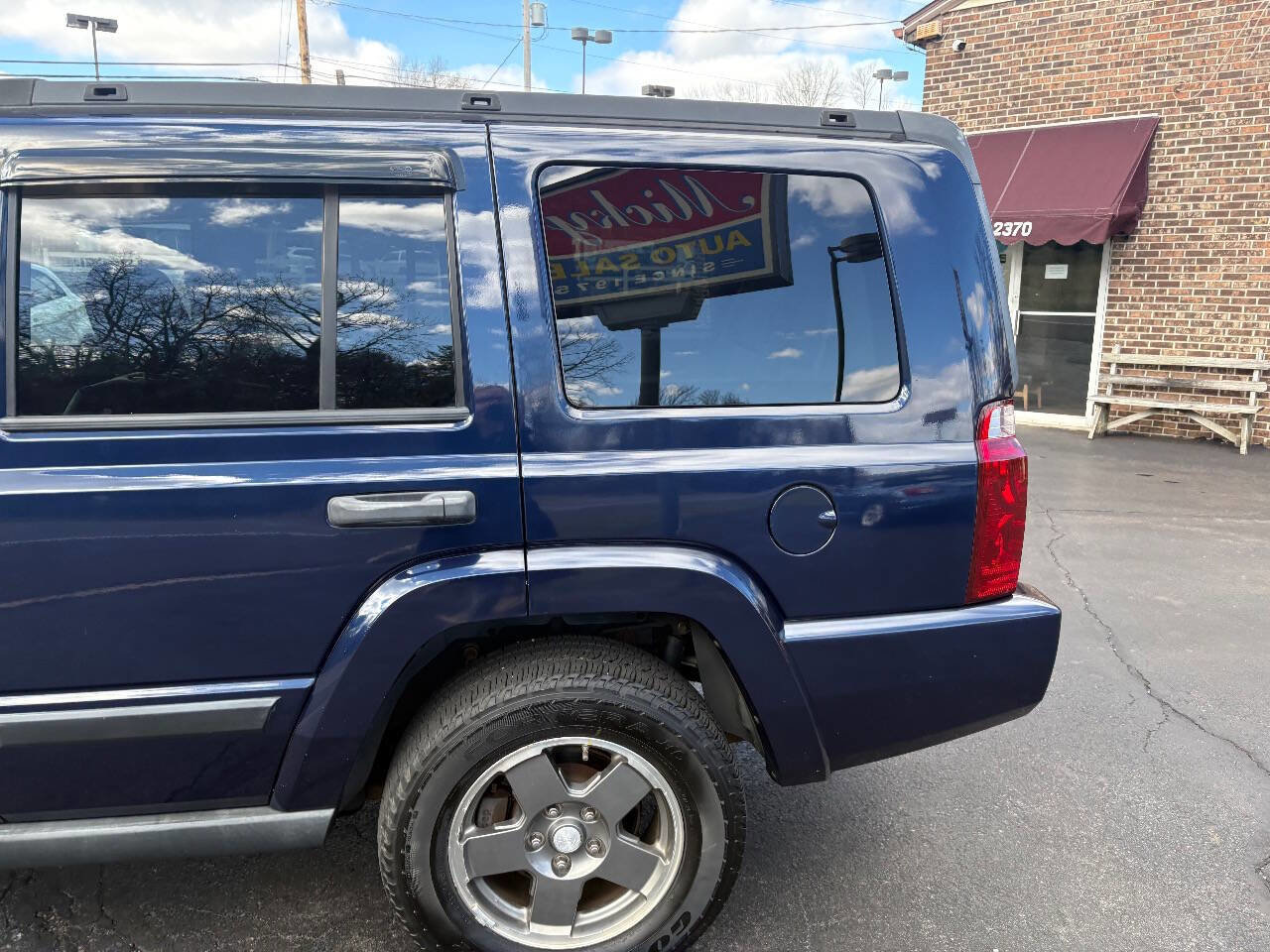 Used 2006 Jeep Commander Base 4dr SUV 4WD image 11