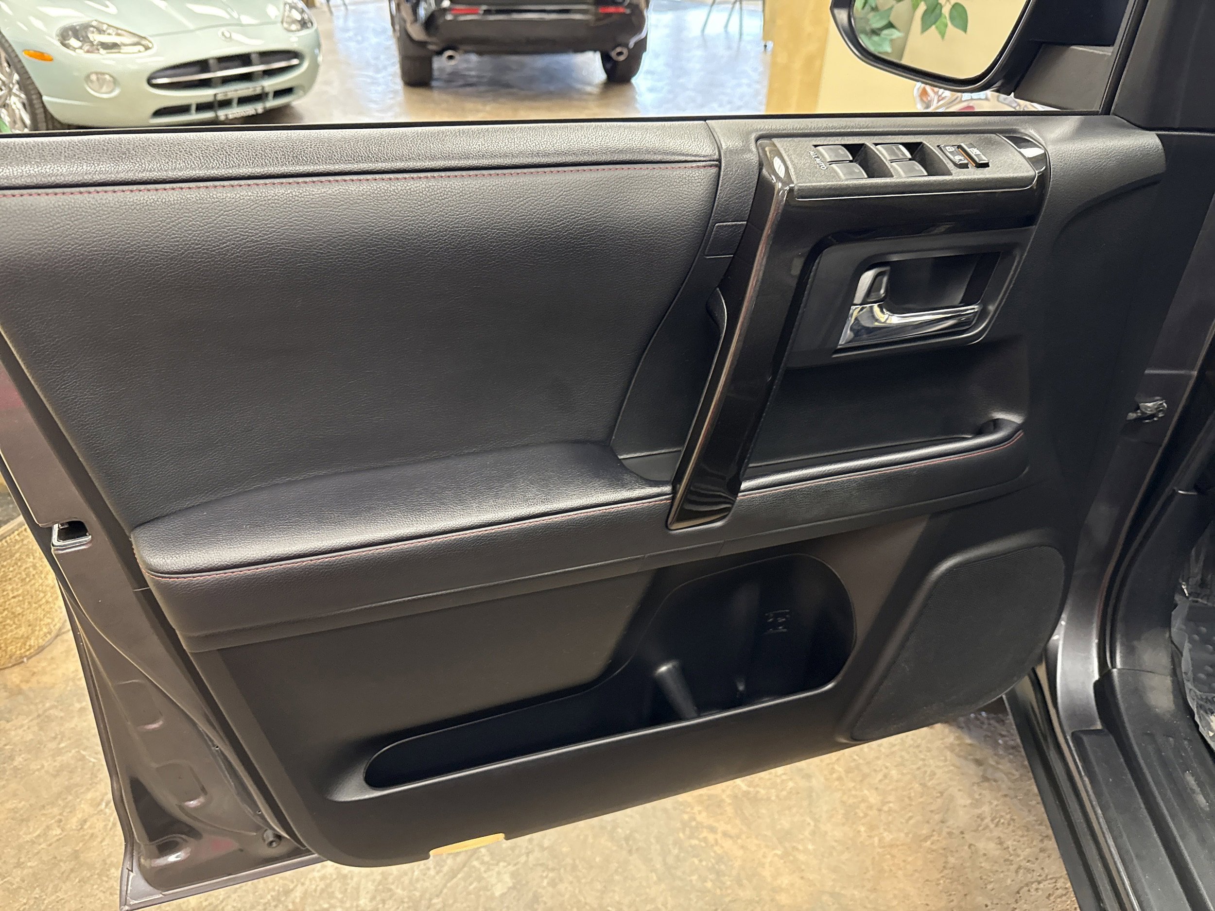 Used 2020 Toyota 4Runner Venture w/ Moonroof Package AWD/4WD image 26