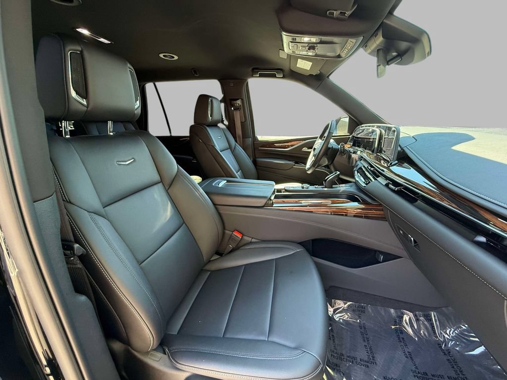 Used 2024 Cadillac Escalade Luxury AWD/4WD image 14