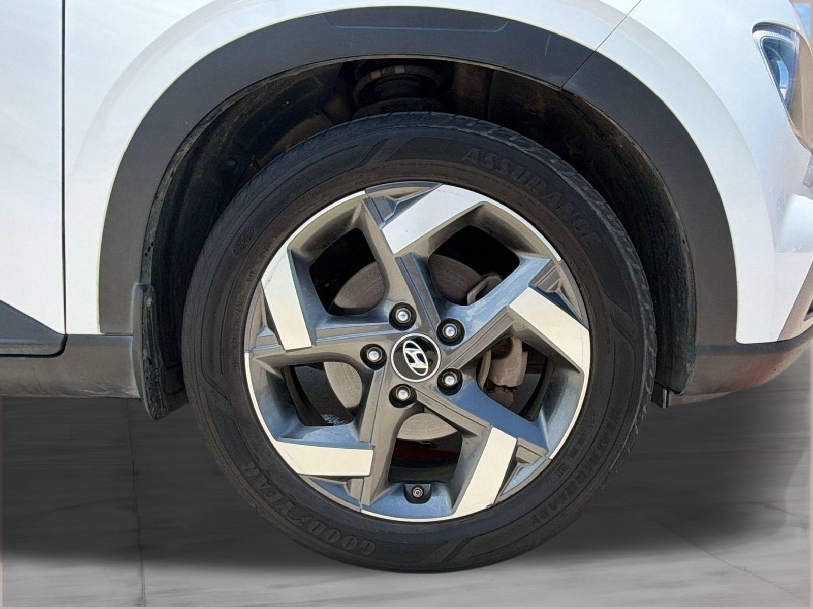 Used 2021 Hyundai Venue SEL w/ Premium Package FWD image 11