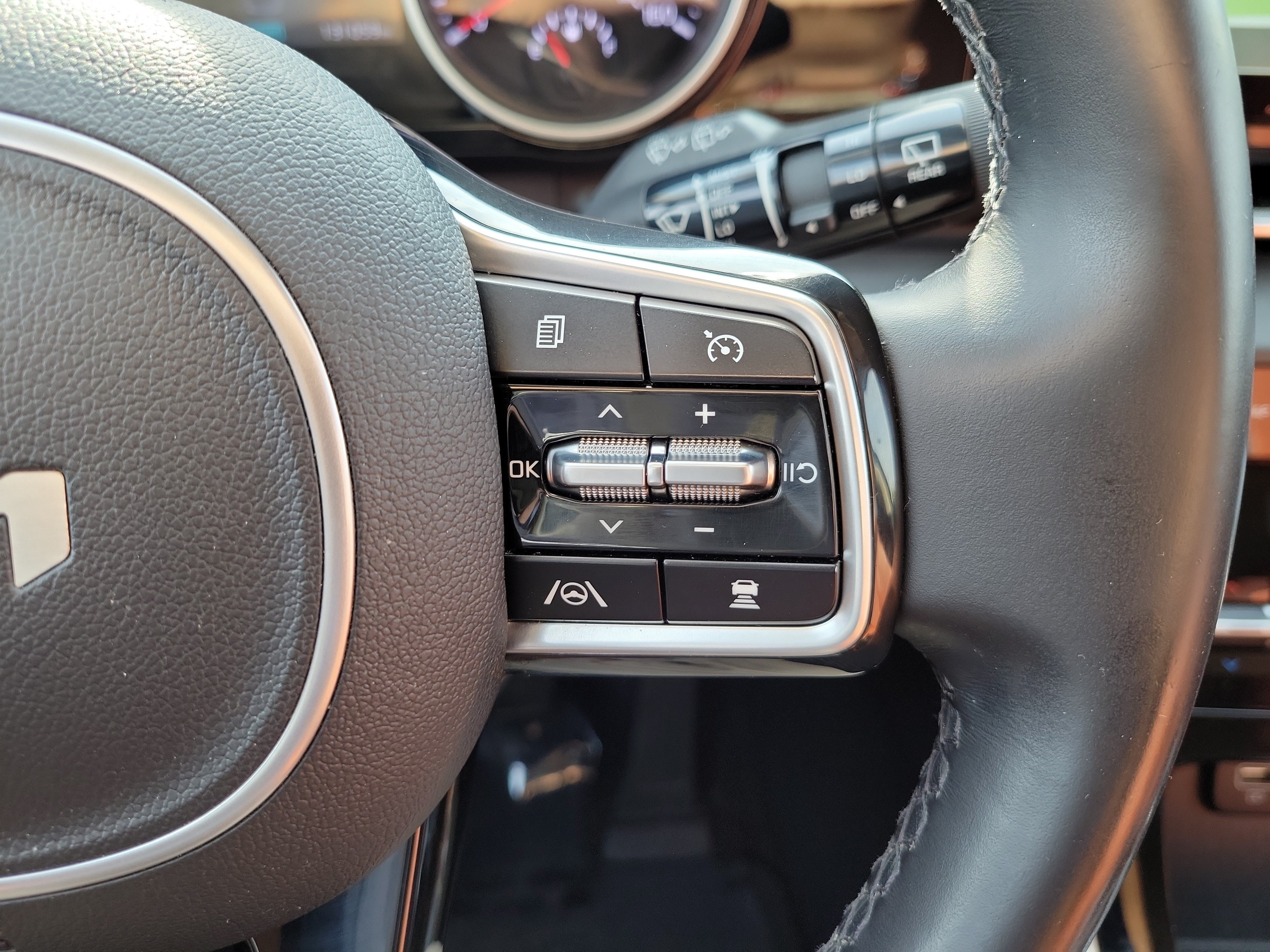 Used 2022 Kia Carnival SX FWD image 29
