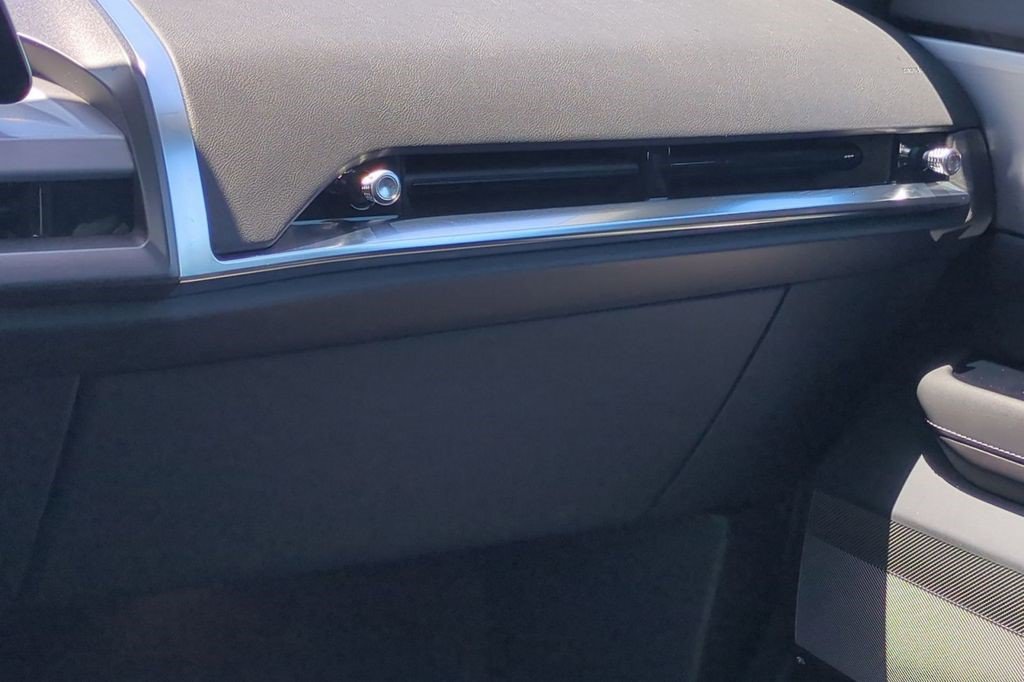 Certified 2026 Cadillac Vistiq Premium Luxury w/ LPO, Floor Liner Package AWD/4WD image 28