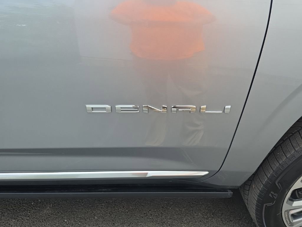 Used 2025 GMC Yukon XL Denali w/ Sun & Power Step Package image 6