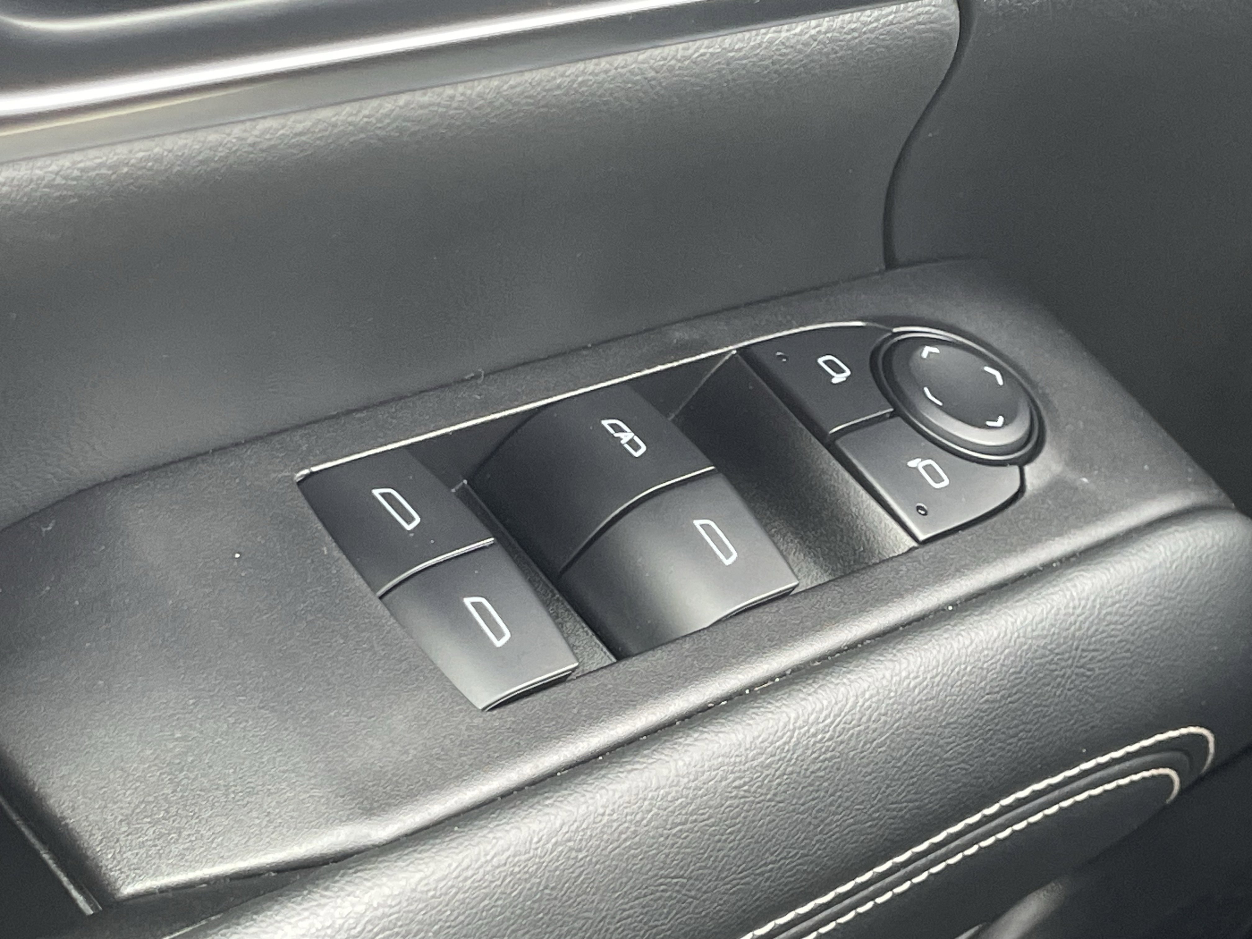Used 2025 GMC Terrain Elevation AWD/4WD image 16