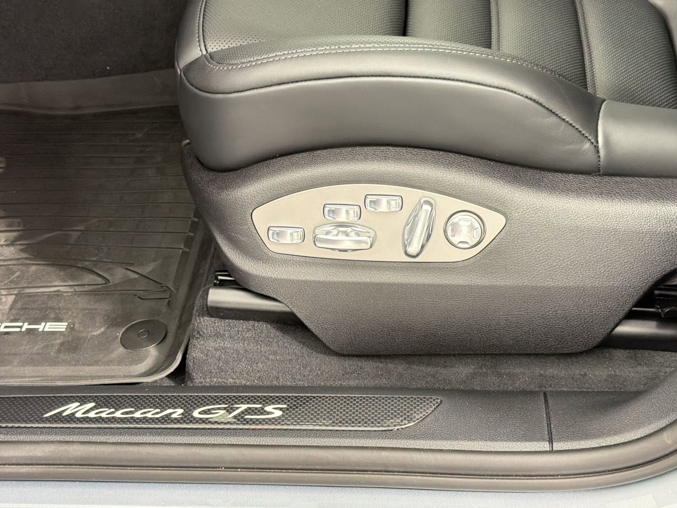 New 2026 Porsche Macan GTS AWD/4WD image 16