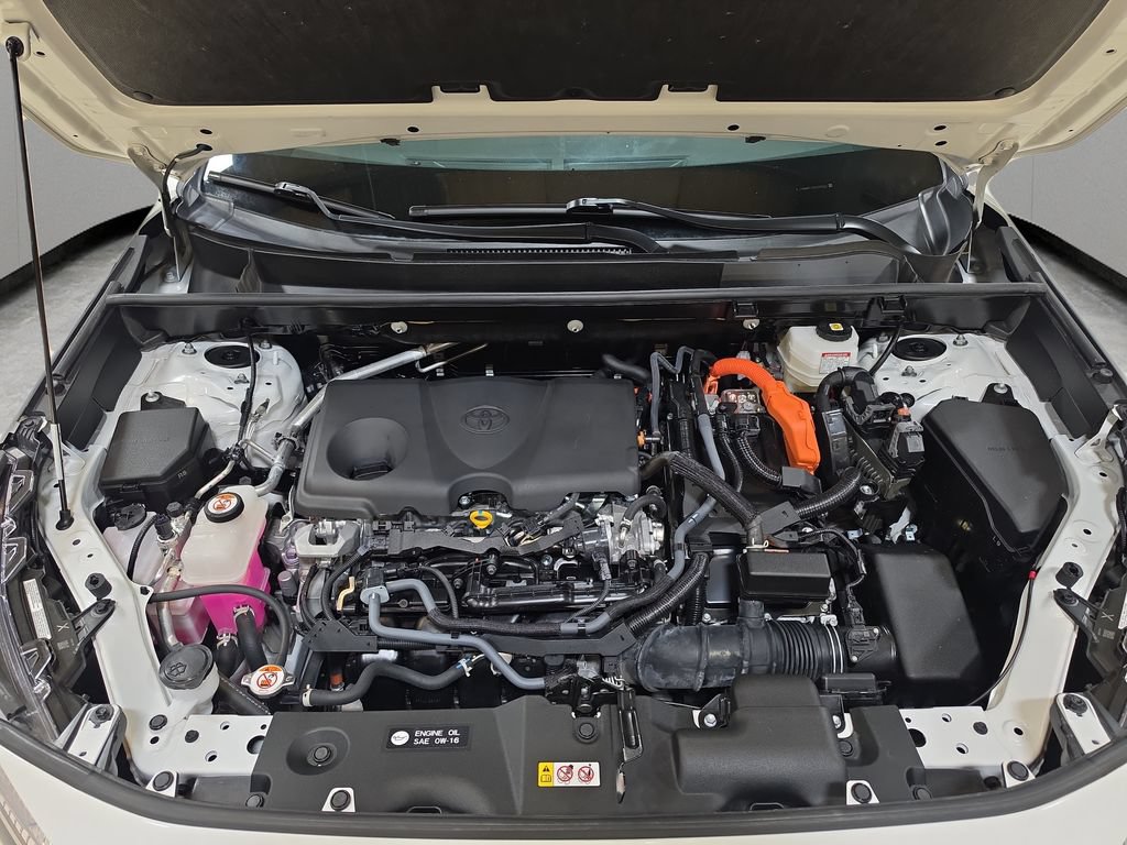 Used 2025 Toyota RAV4 LE AWD/4WD image 10