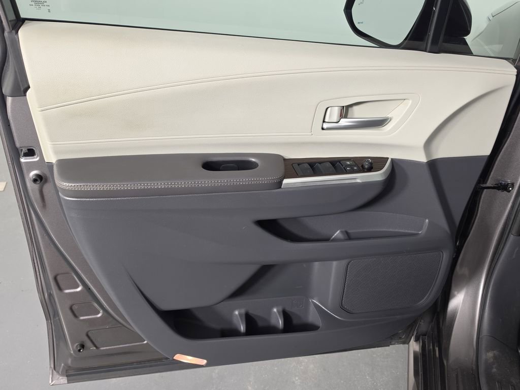 Certified 2024 Toyota Sienna XLE w/ XLE Plus Package FWD image 23