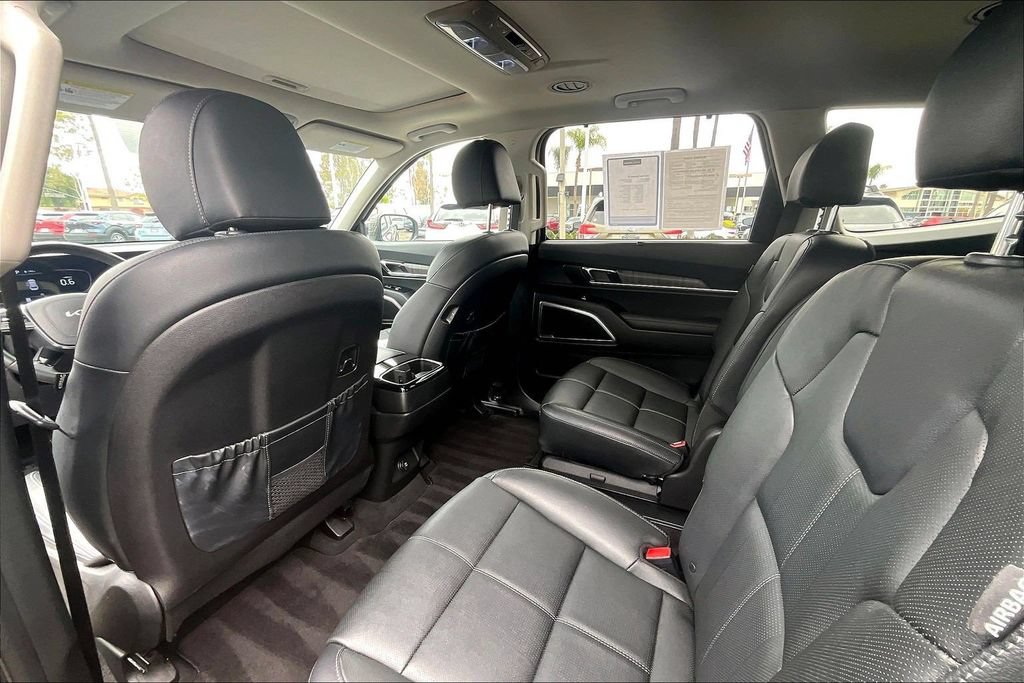 Used 2024 Kia Telluride EX w/ EX Captain's Chair Package FWD image 16
