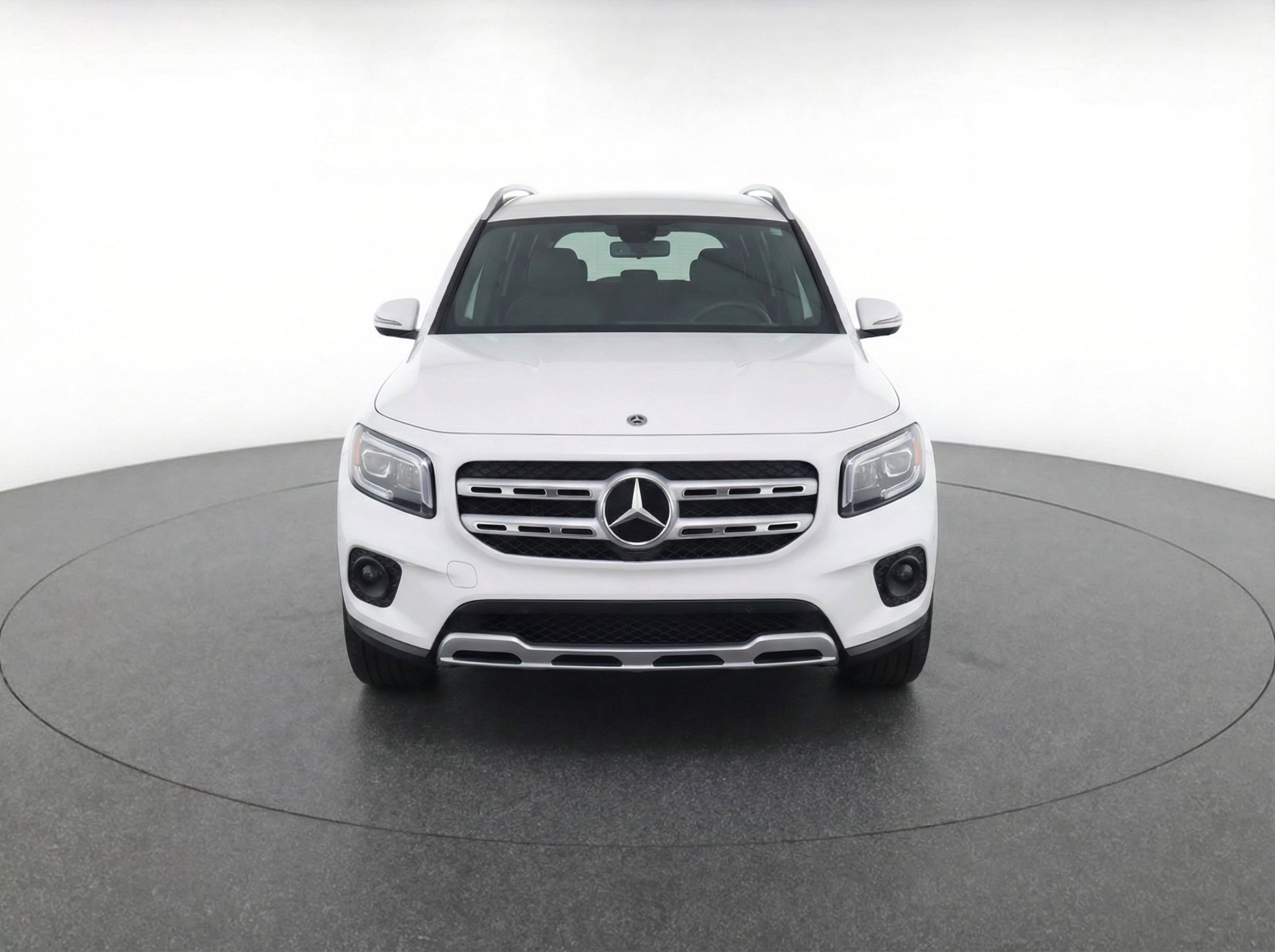 Used 2025 Mercedes-Benz GLB 250 4MATIC image 2