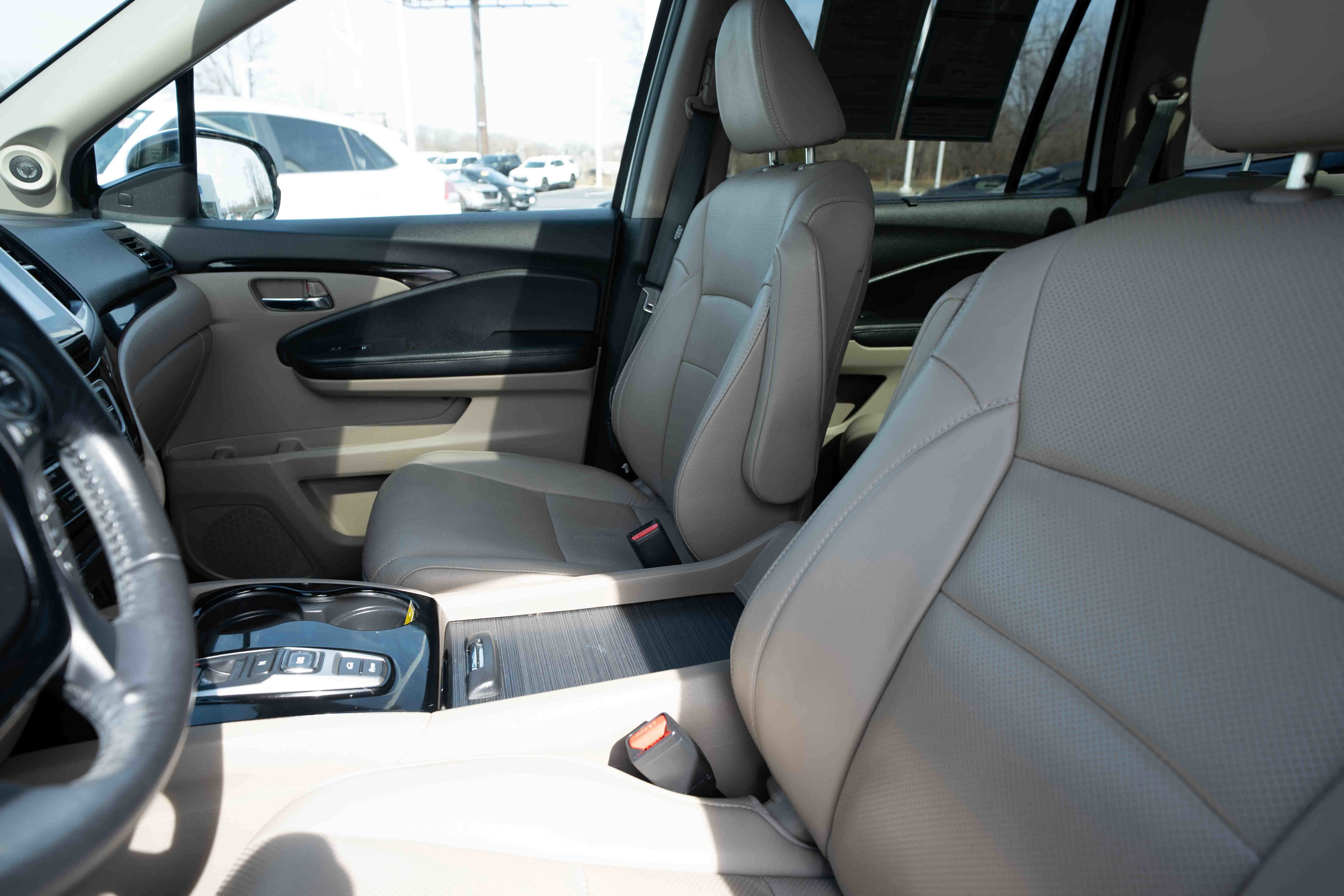 Used 2017 Honda Pilot Elite image 10