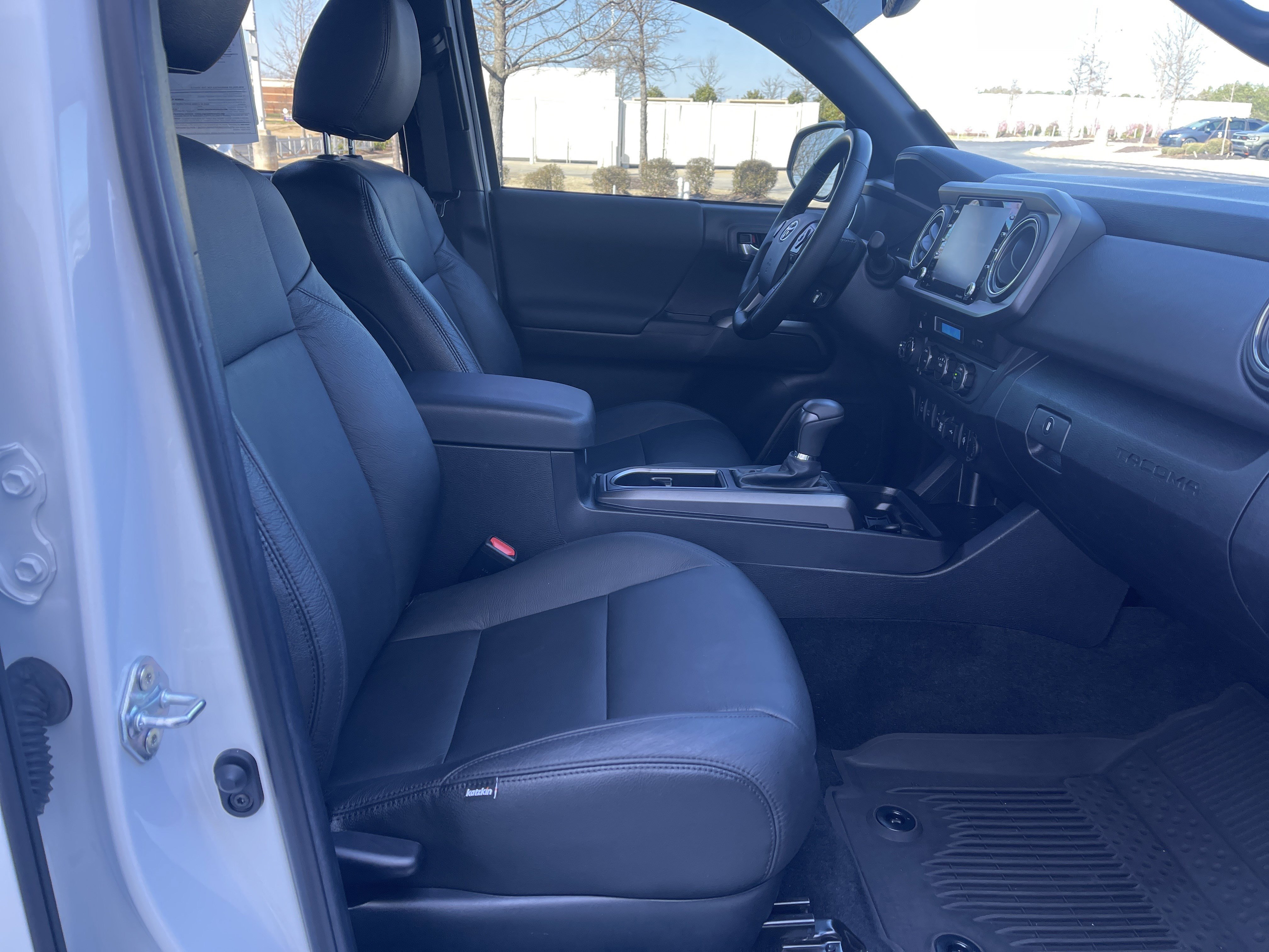 Used 2023 Toyota Tacoma TRD Off-Road w/ Advanced Technology Package image 31