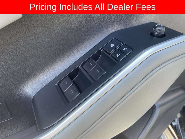 Used 2021 Toyota Highlander XLE AWD/4WD image 21