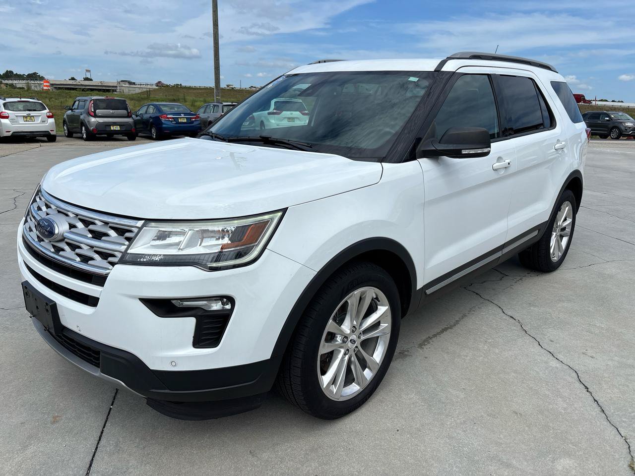 Used 2019 Ford Explorer XLT w/ Equipment Group 202A AWD/4WD image 8
