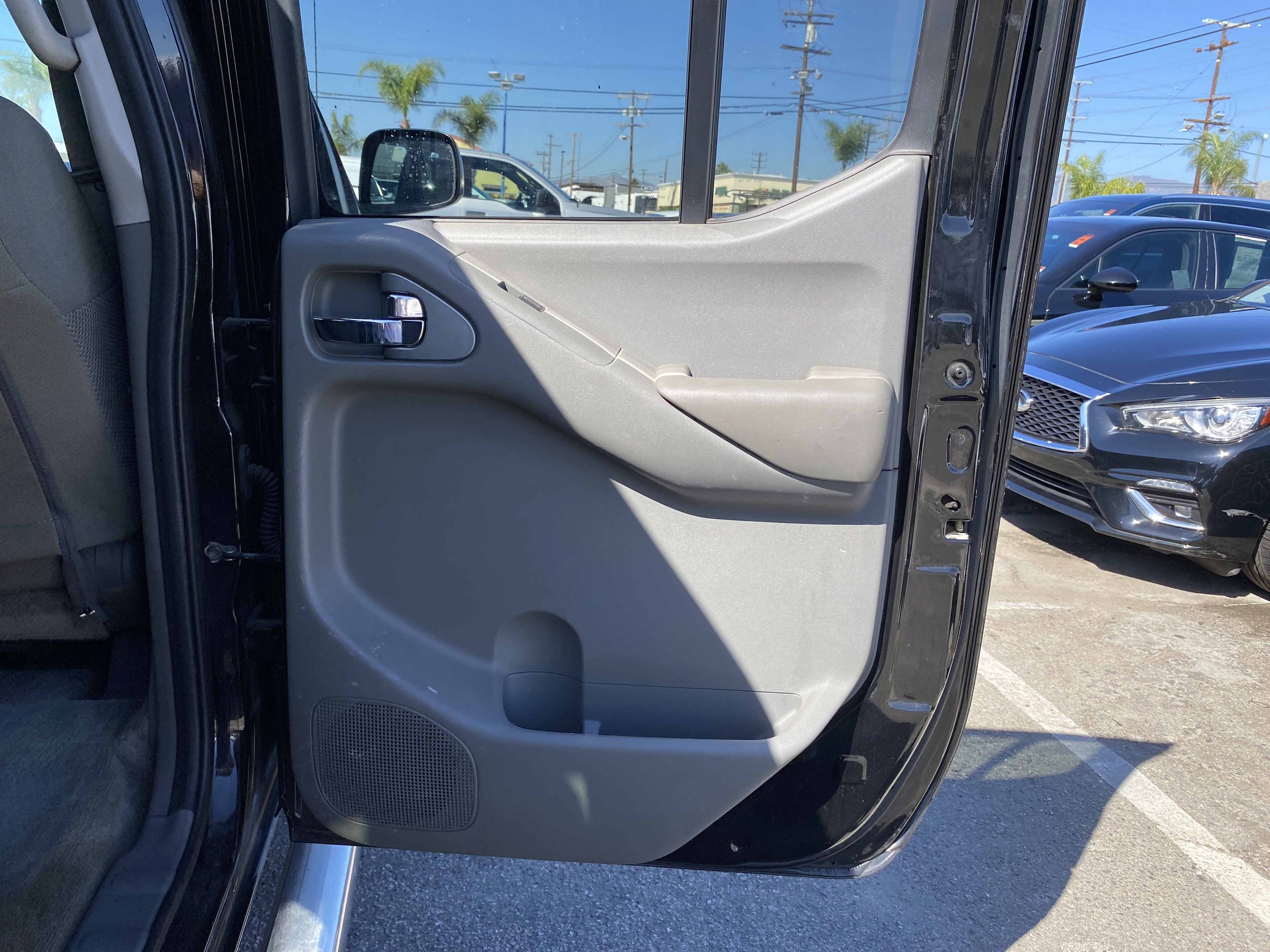 Used 2018 Nissan Frontier SV image 19