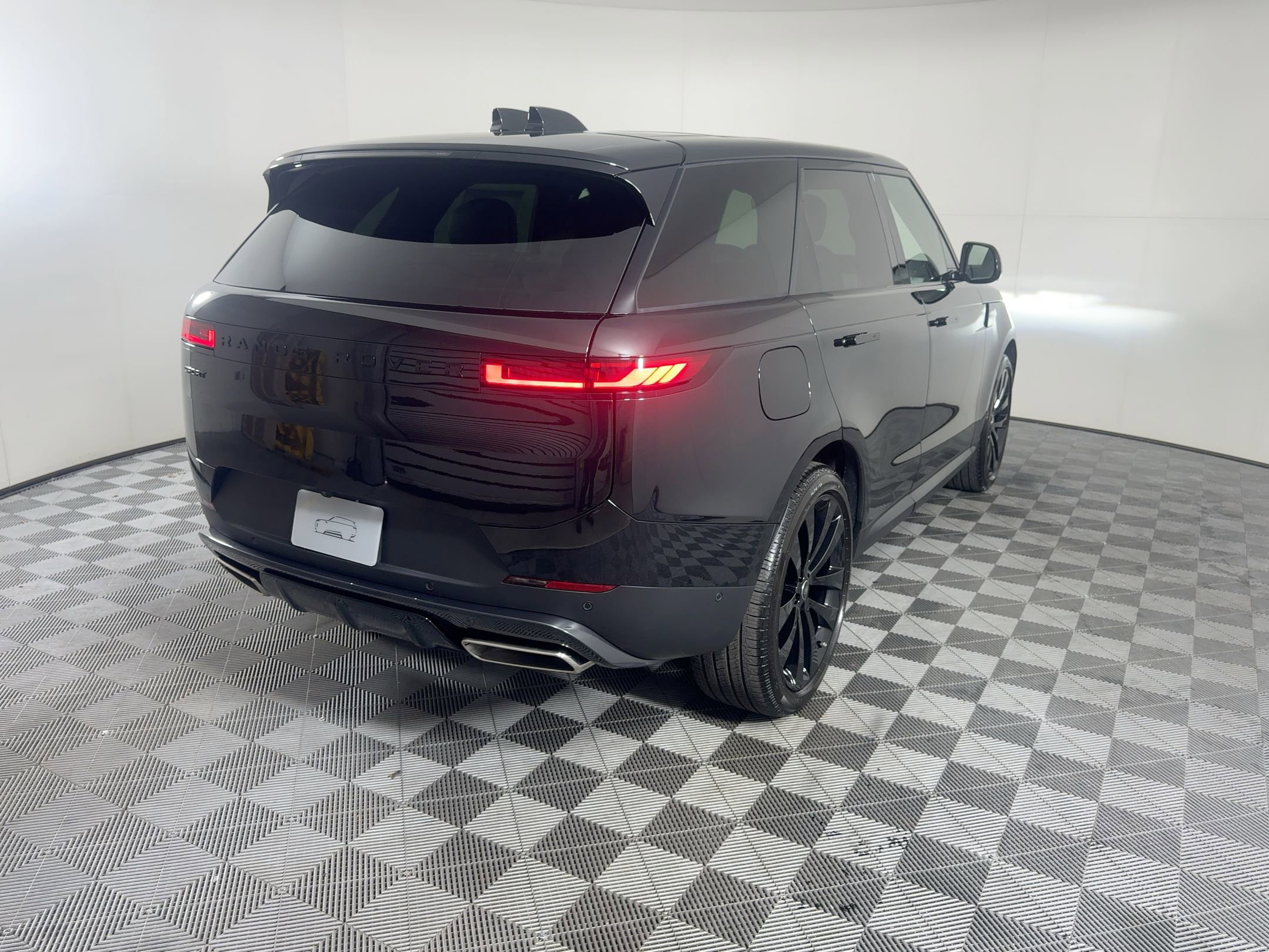 New 2025 Land Rover Range Rover Sport SE image 9