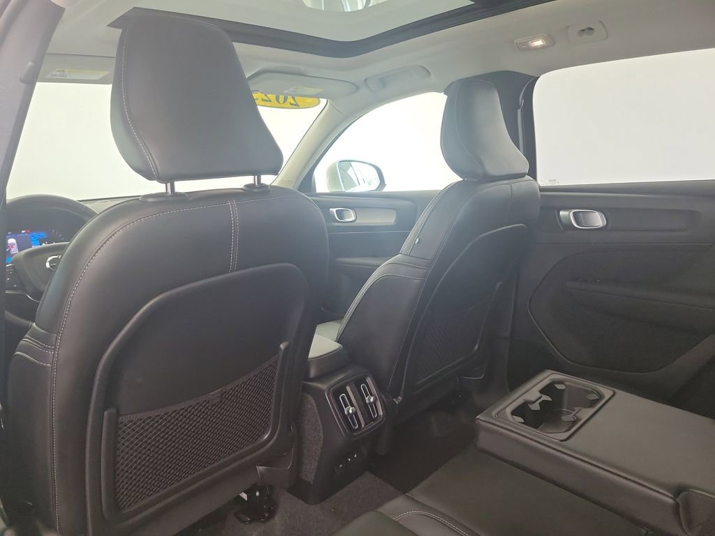 Used 2025 Volvo XC40 B5 Core image 14