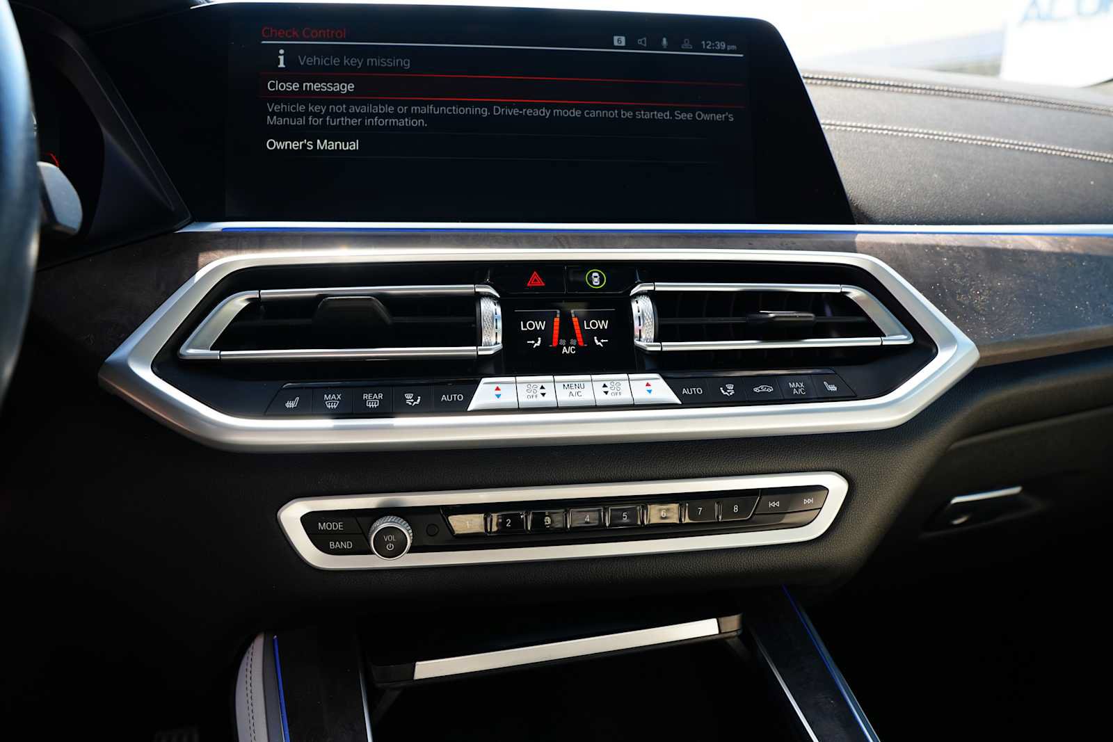Used 2023 BMW X5 xDrive40i w/ Climate Comfort Package AWD/4WD image 24