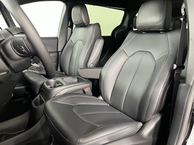 New 2026 Chrysler Voyager LX image 6