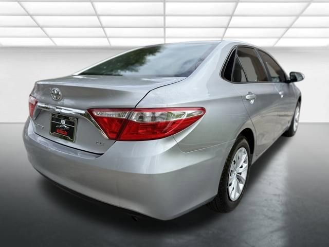 Used 2017 Toyota Camry LE image 5