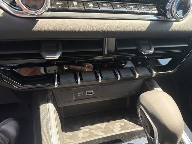 New 2026 GMC Canyon Elevation w/ Convenience Package image 24