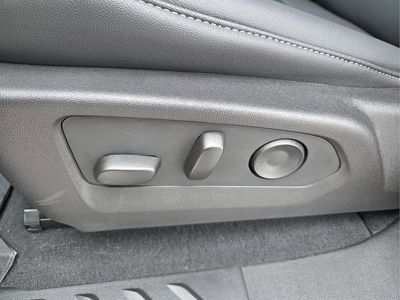 Used 2025 GMC Canyon Elevation w/ Convenience Package image 13