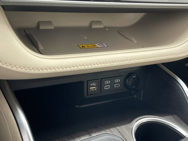 Used 2024 Toyota Highlander Platinum FWD image 18