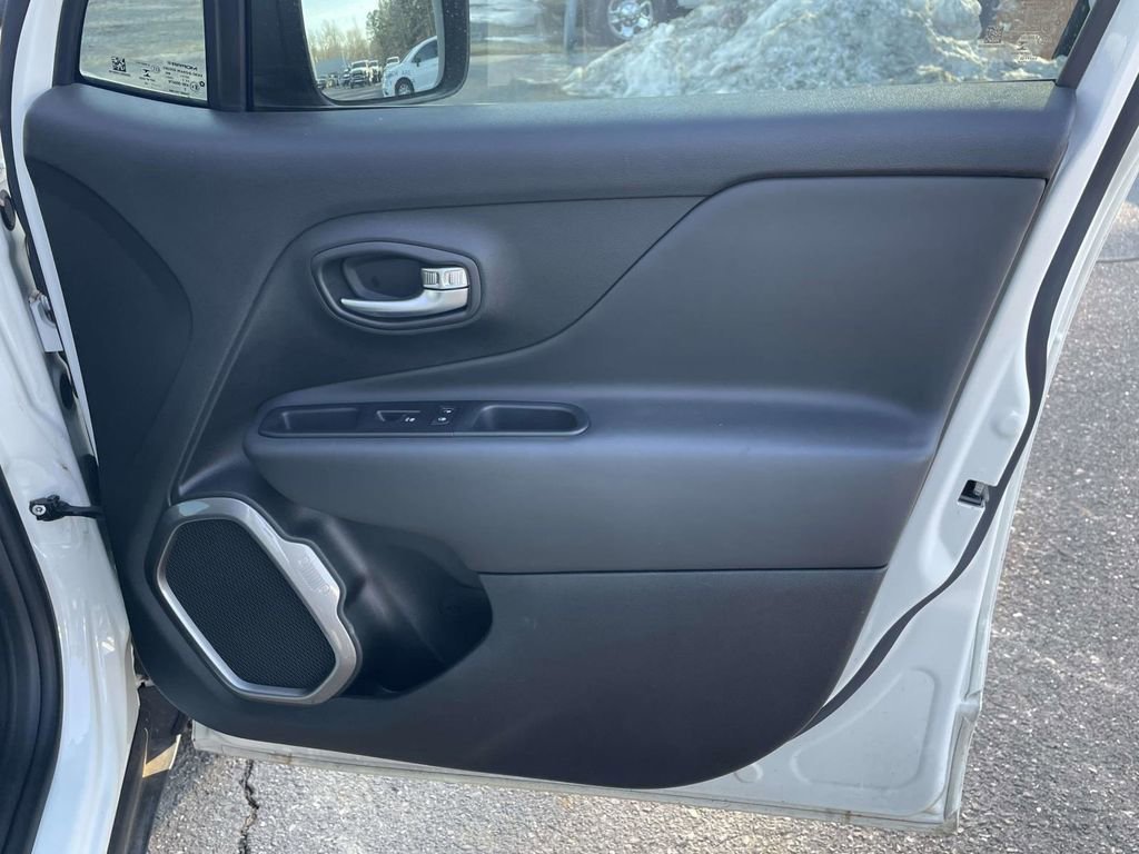 Used 2022 Jeep Renegade Latitude w/ Convenience Group image 16
