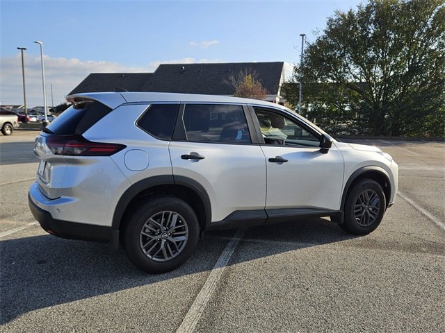 Used 2025 Nissan Rogue S image 12
