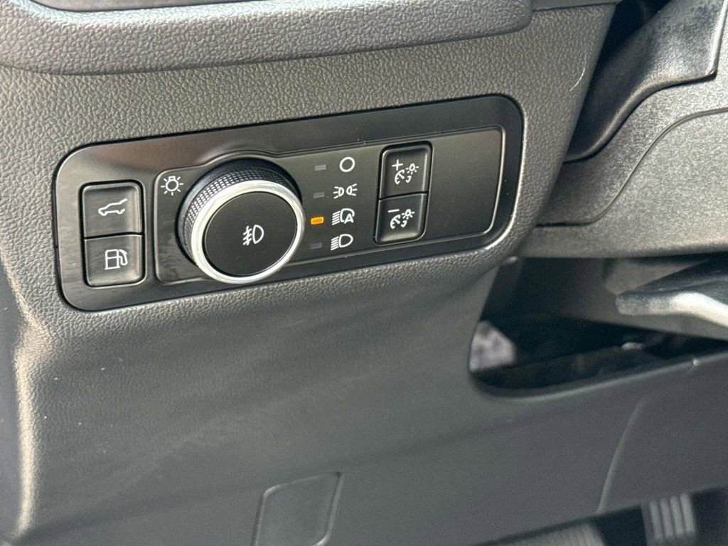 Used 2025 Ford Escape SE image 25