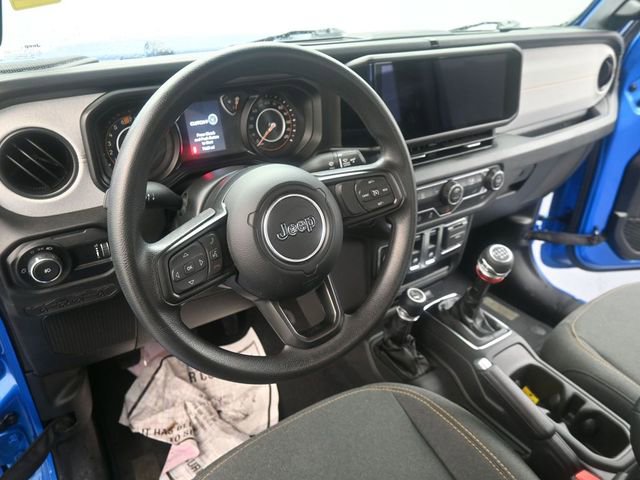 Used 2025 Jeep Wrangler Sport AWD/4WD image 17