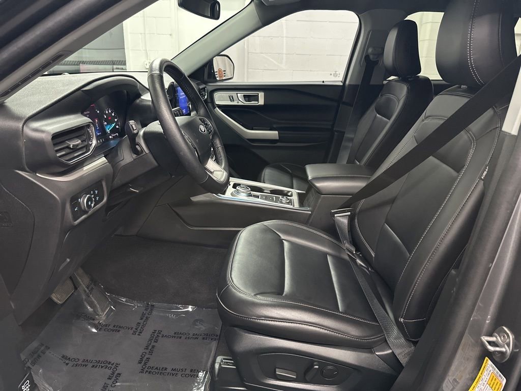 Used 2024 Ford Explorer XLT w/ Equipment Group 202A AWD/4WD image 19