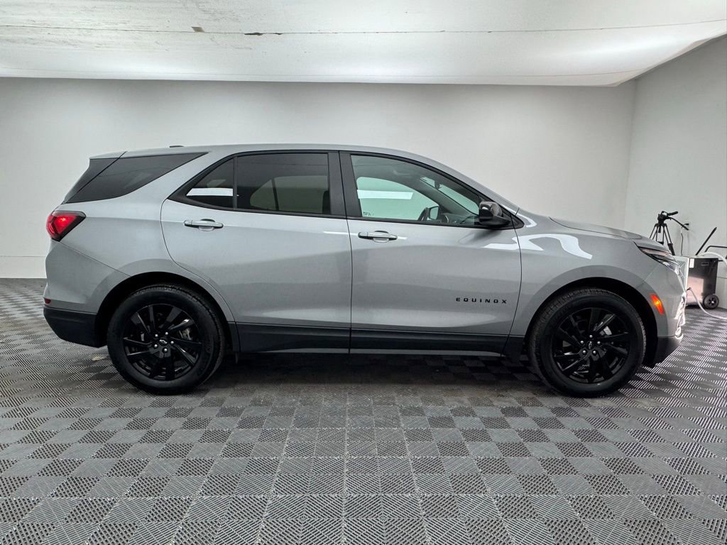 Used 2023 Chevrolet Equinox LS w/ LS Convenience Package image 5