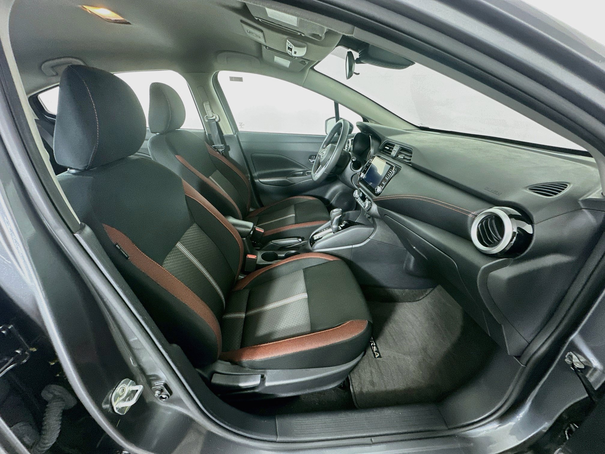 Used 2025 Nissan Versa SR w/ Trunk Package FWD image 31