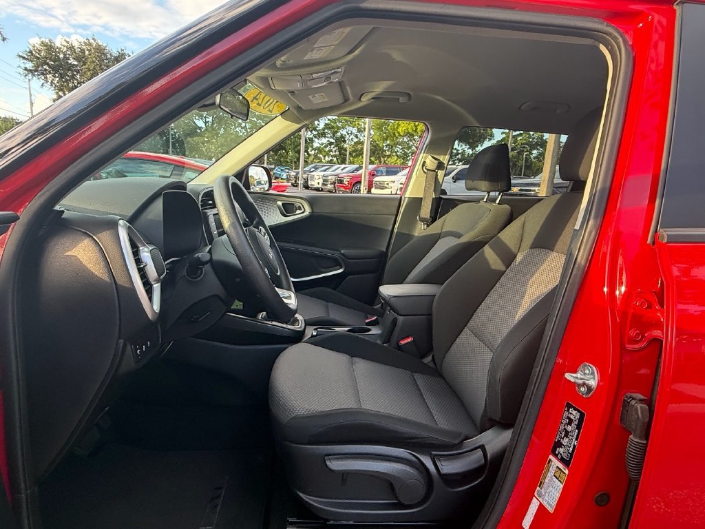 Used 2024 Kia Soul LX w/ Option Group 015 FWD image 9