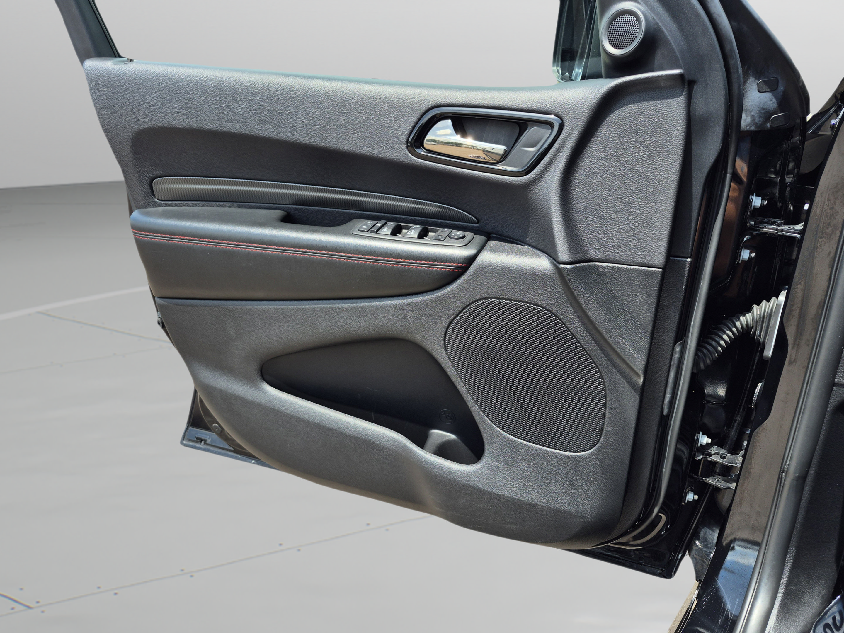 Used 2025 Dodge Durango GT RWD image 25
