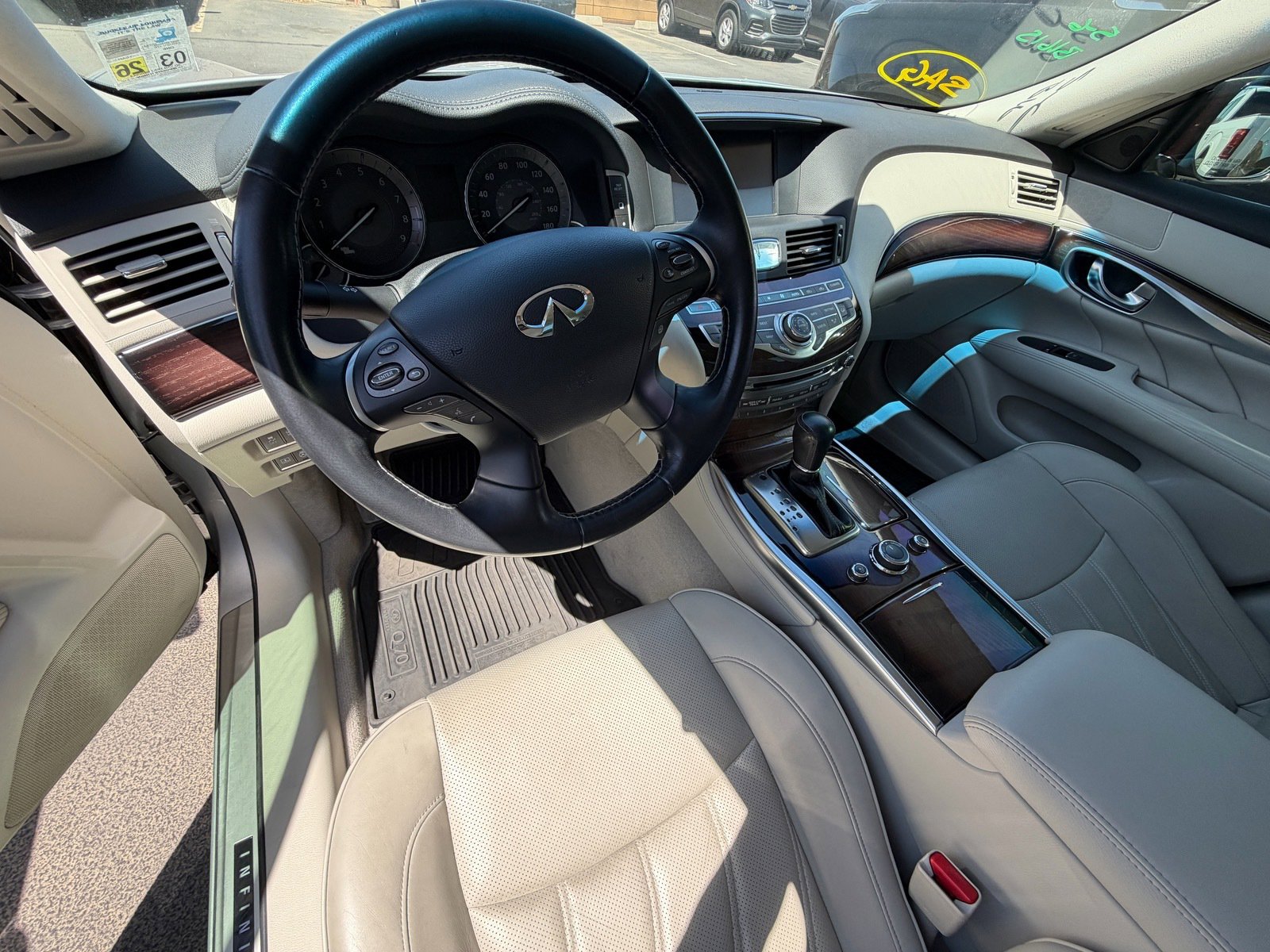 Used 2015 INFINITI Q70 3.7 w/ Deluxe Touring Package AWD/4WD image 7